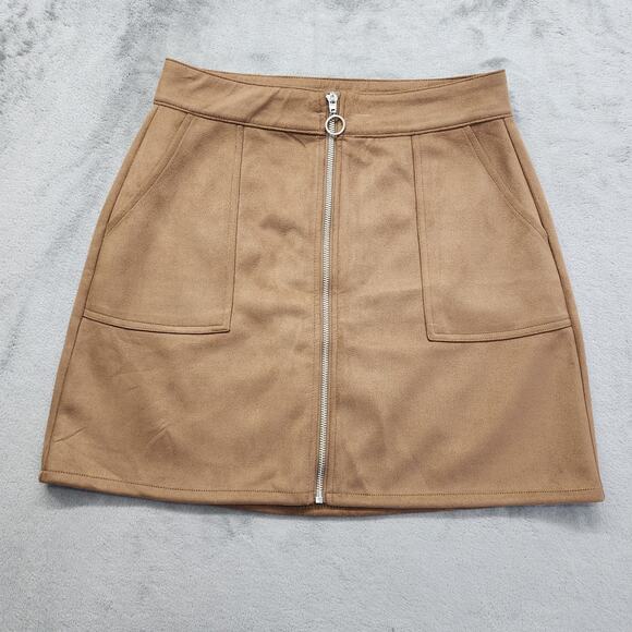 Maurices Faux Suede Zipper Front Skirt Size 8 Brown Mini Stretch Fitted Pockets - Picture 1 of 8